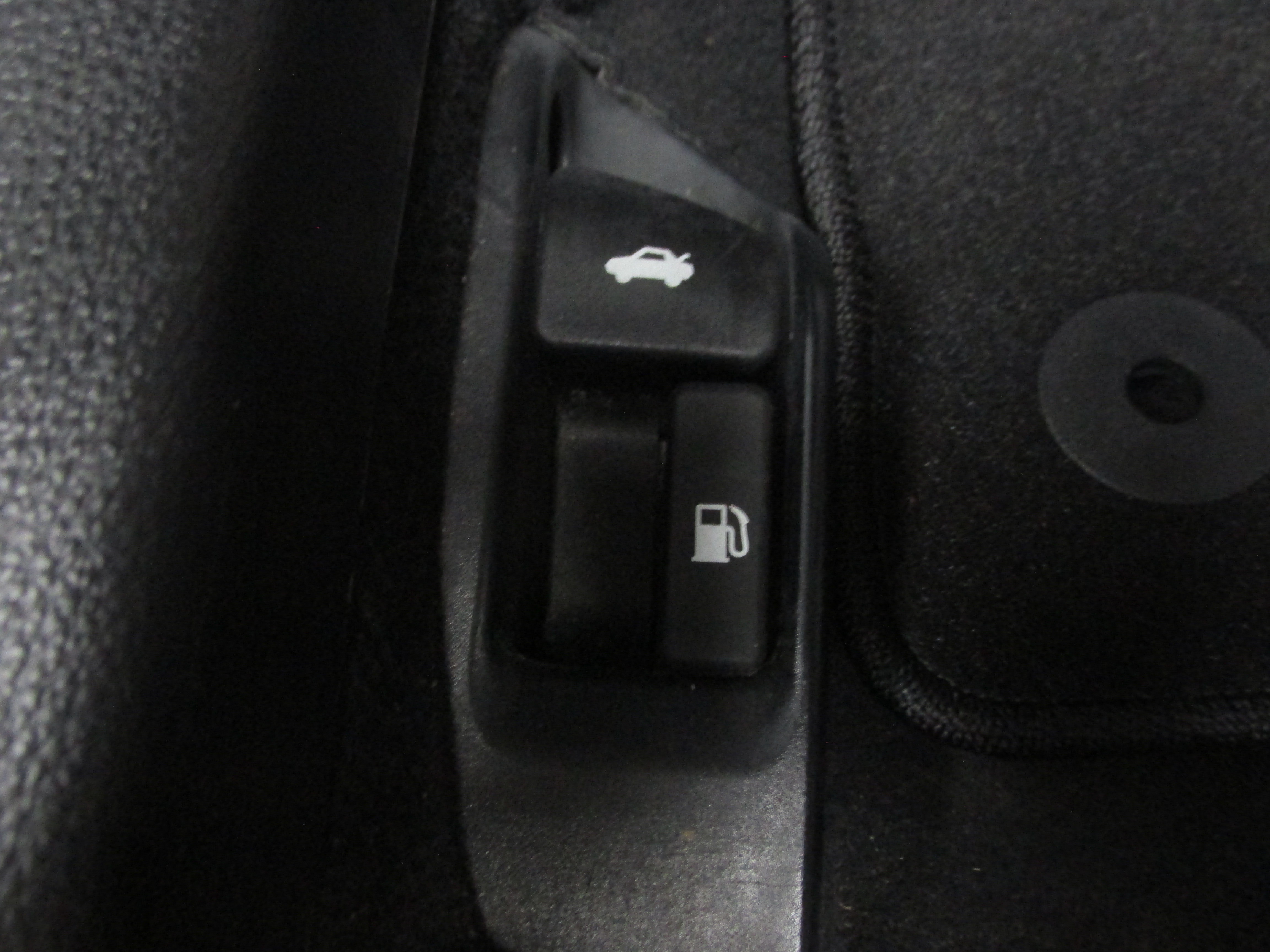Used 2025 Toyota Corolla LE FWD image 30