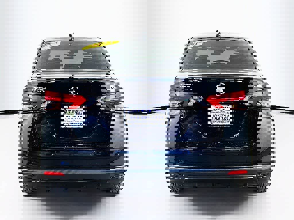 Used 2023 Nissan Versa SV image 5