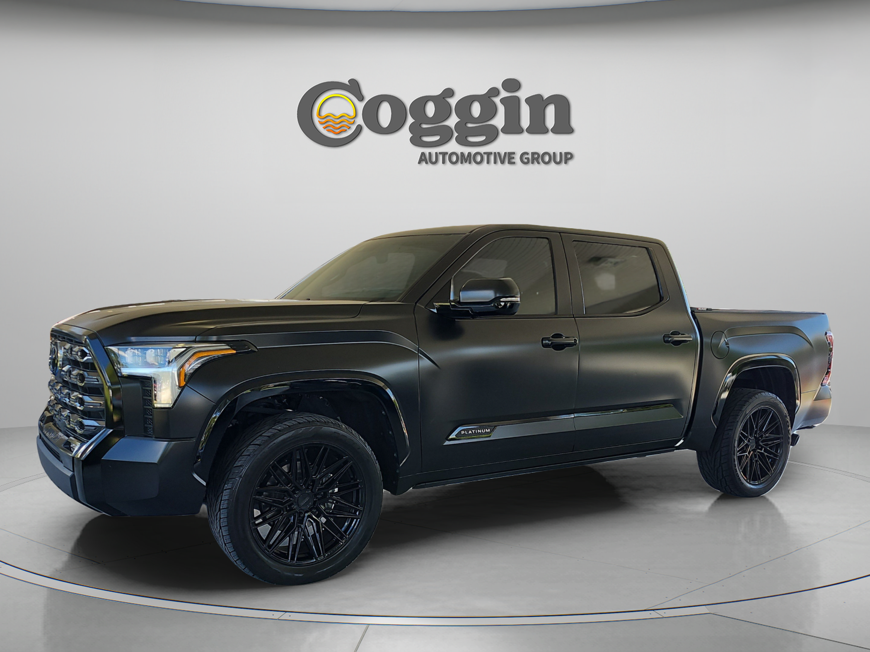 Used 2023 Toyota Tundra Platinum AWD/4WD image 1