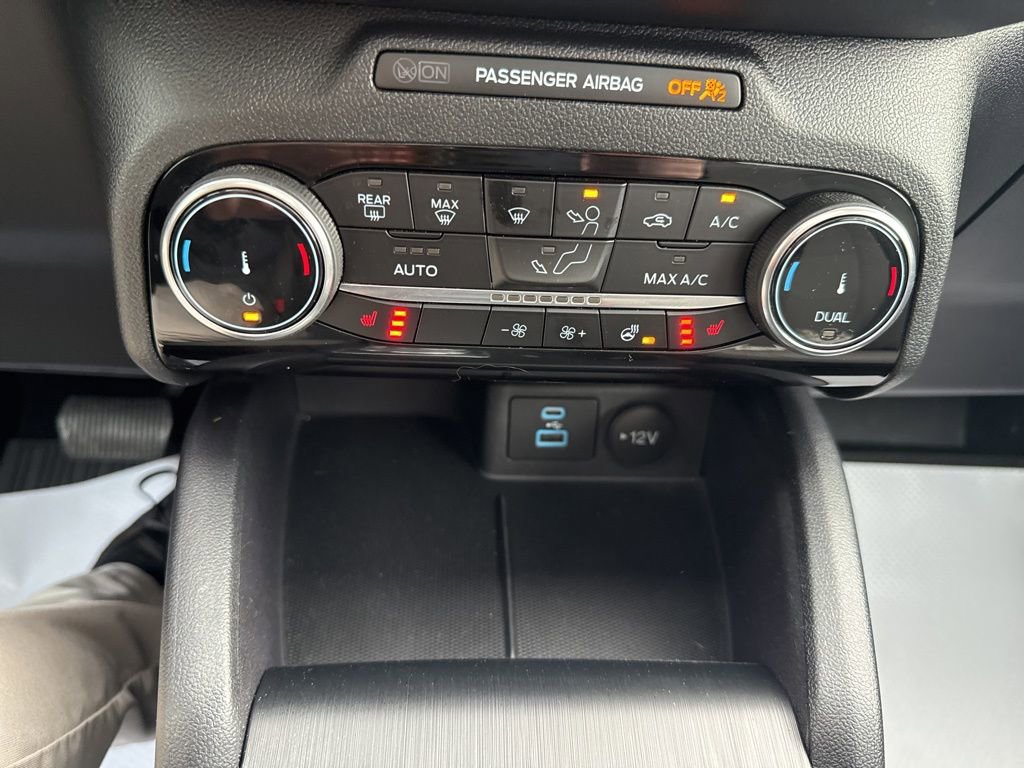 Certified 2022 Ford Escape SE w/ SE Sport Appearance Package image 18