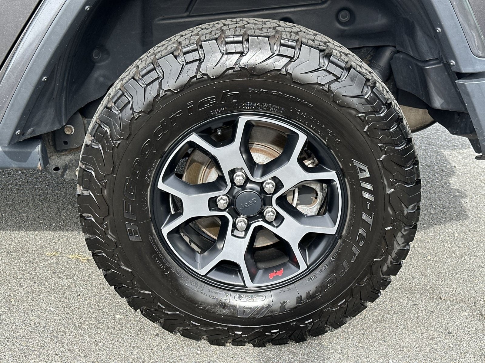 Used 2018 Jeep Wrangler Unlimited Rubicon w/ Dual Top Group AWD/4WD image 13