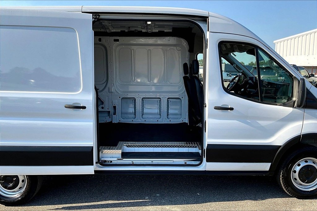 Certified 2026 Ford Transit 250 148 Medium Roof RWD image 31