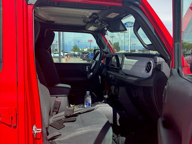 Used 2024 Jeep Wrangler Unlimited Sahara AWD/4WD image 9