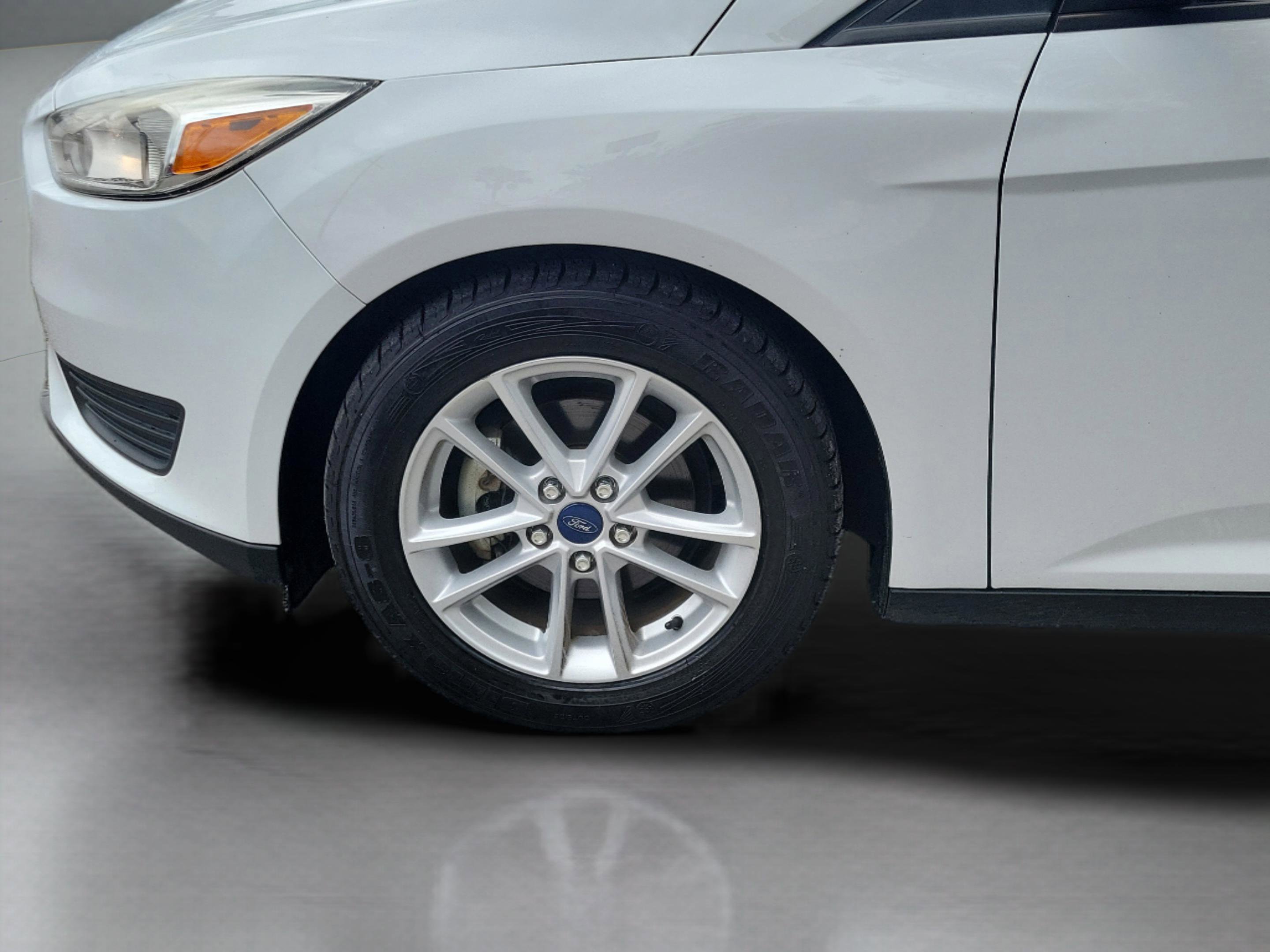 Certified 2017 Ford Focus SE FWD image 32