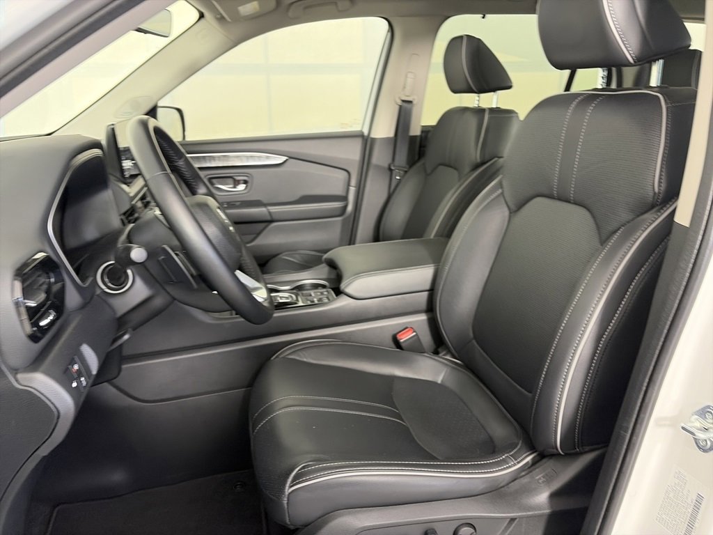 Used 2025 Honda Pilot Elite image 11