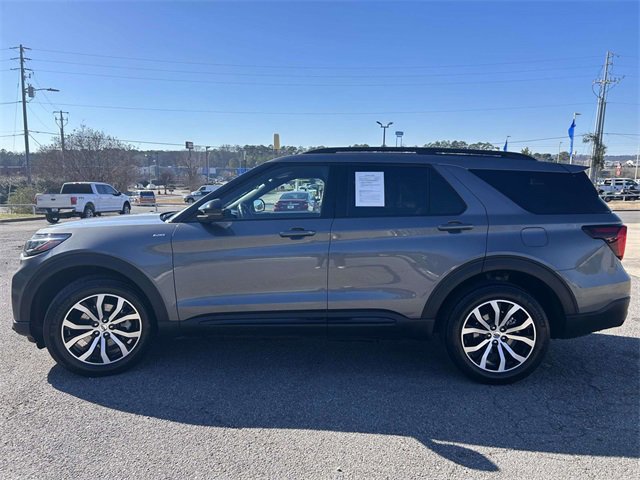 Certified 2025 Ford Explorer ST-Line image 2