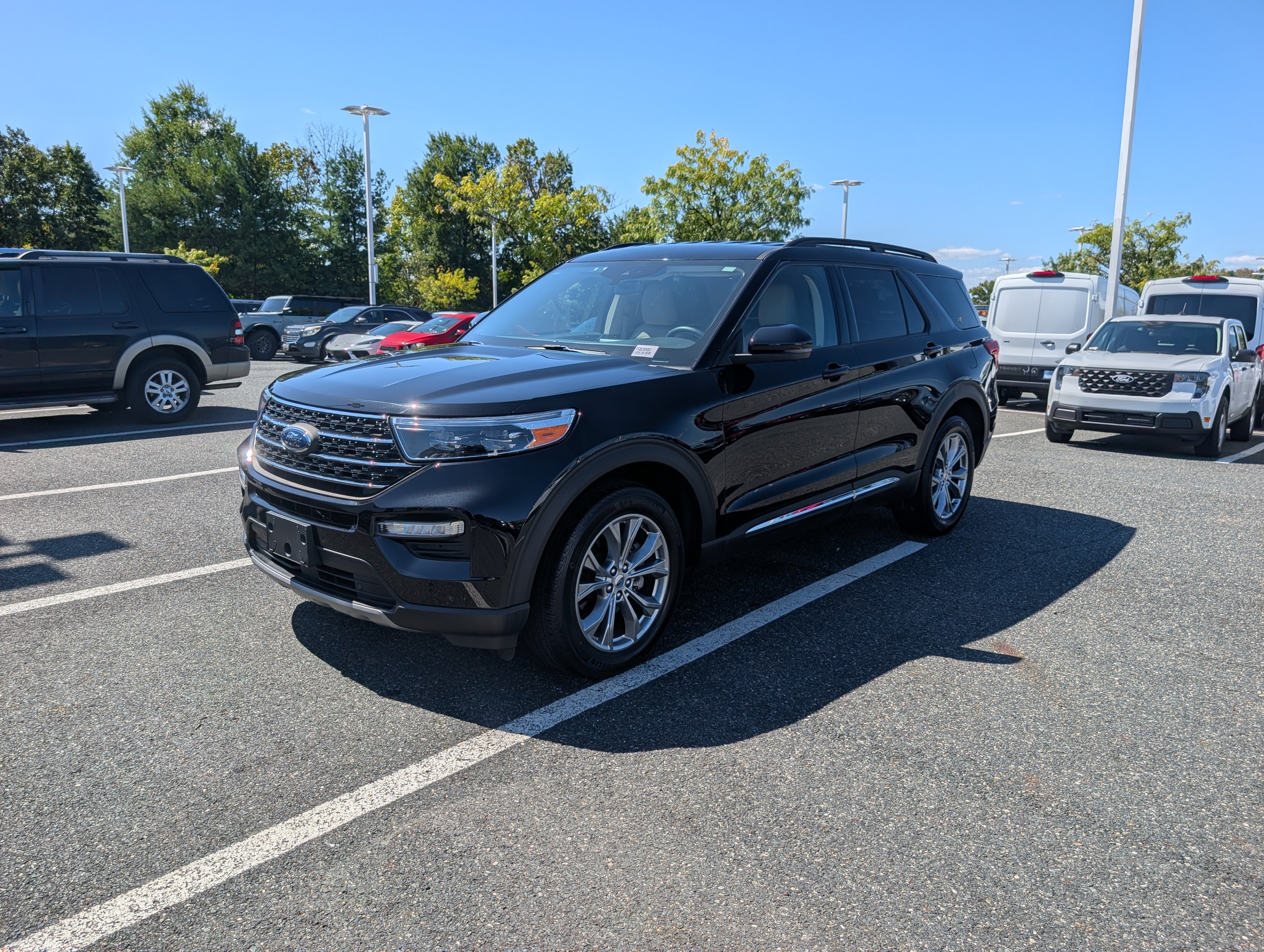 Certified 2023 Ford Explorer XLT w/ Equipment Group 202A AWD/4WD image 8