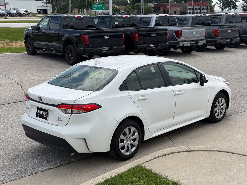 Used 2025 Toyota Corolla LE FWD image 6