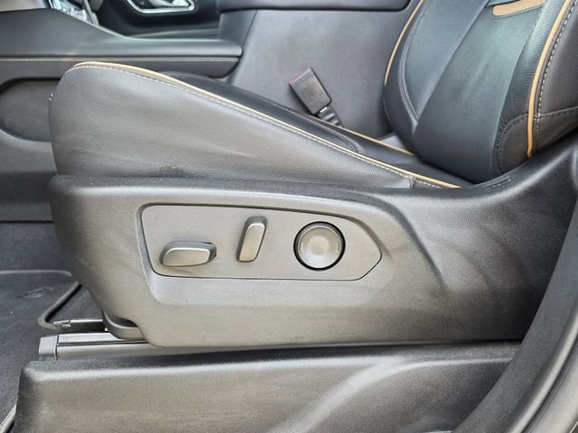 Used 2023 GMC Yukon AT4 w/ Technology Package AWD/4WD image 14