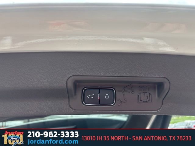 Certified 2023 Ford Explorer Platinum w/ Premium Technology Package AWD/4WD image 11