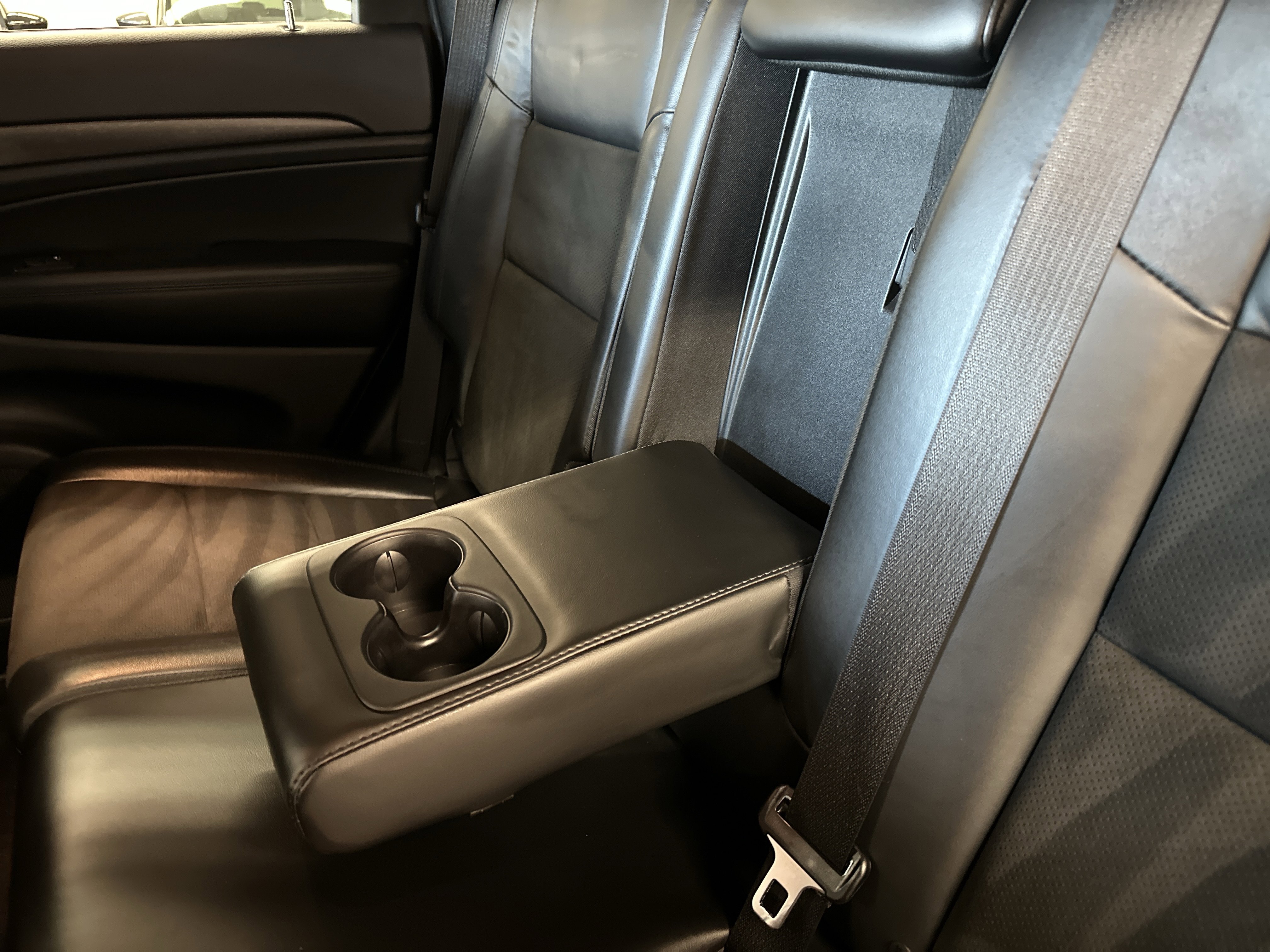 Used 2018 Jeep Grand Cherokee Altitude image 24