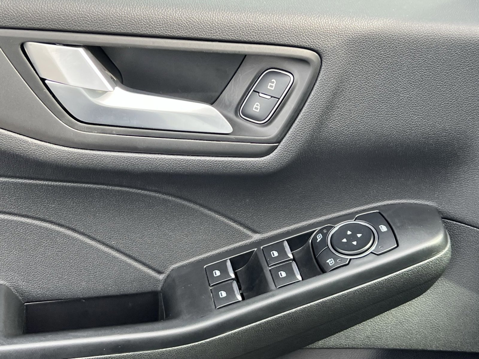 Certified 2025 Ford Escape SE image 15