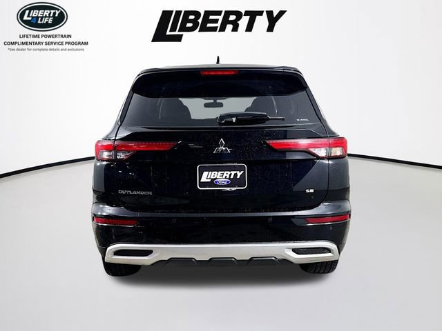 Used 2023 Mitsubishi Outlander SE image 4