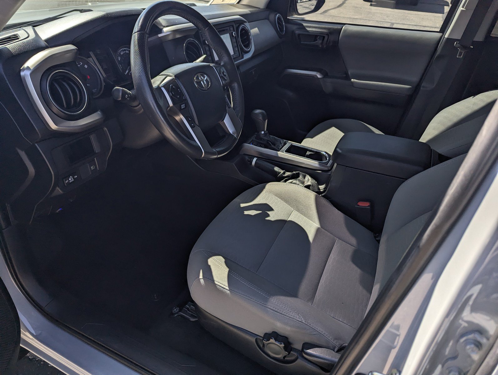 Used 2019 Toyota Tacoma SR5 RWD image 9