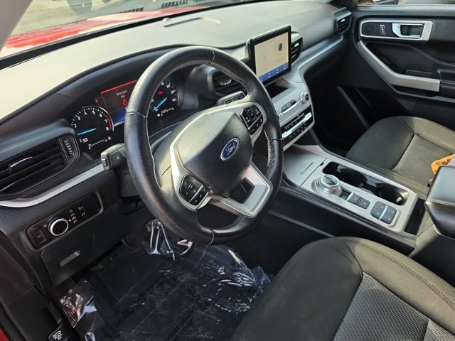 Certified 2024 Ford Explorer XLT RWD image 16