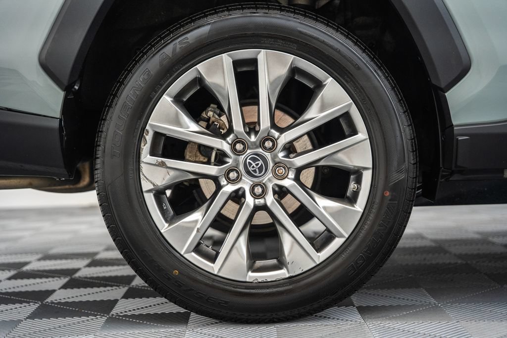 Used 2019 Toyota RAV4 XLE Premium w/ Cold Weather Package AWD/4WD image 19