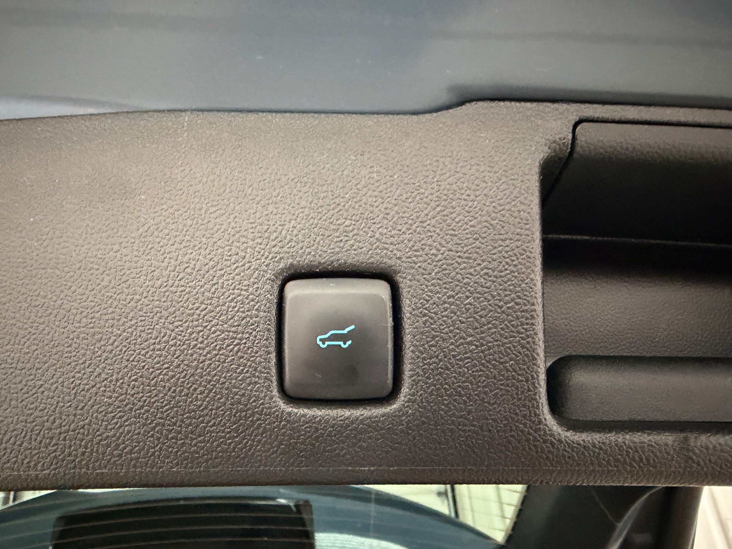 Certified 2025 Ford Escape ST-Line Select AWD/4WD image 28