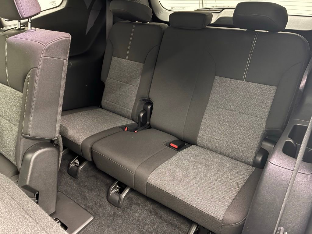 Used 2025 GMC Acadia Elevation image 31