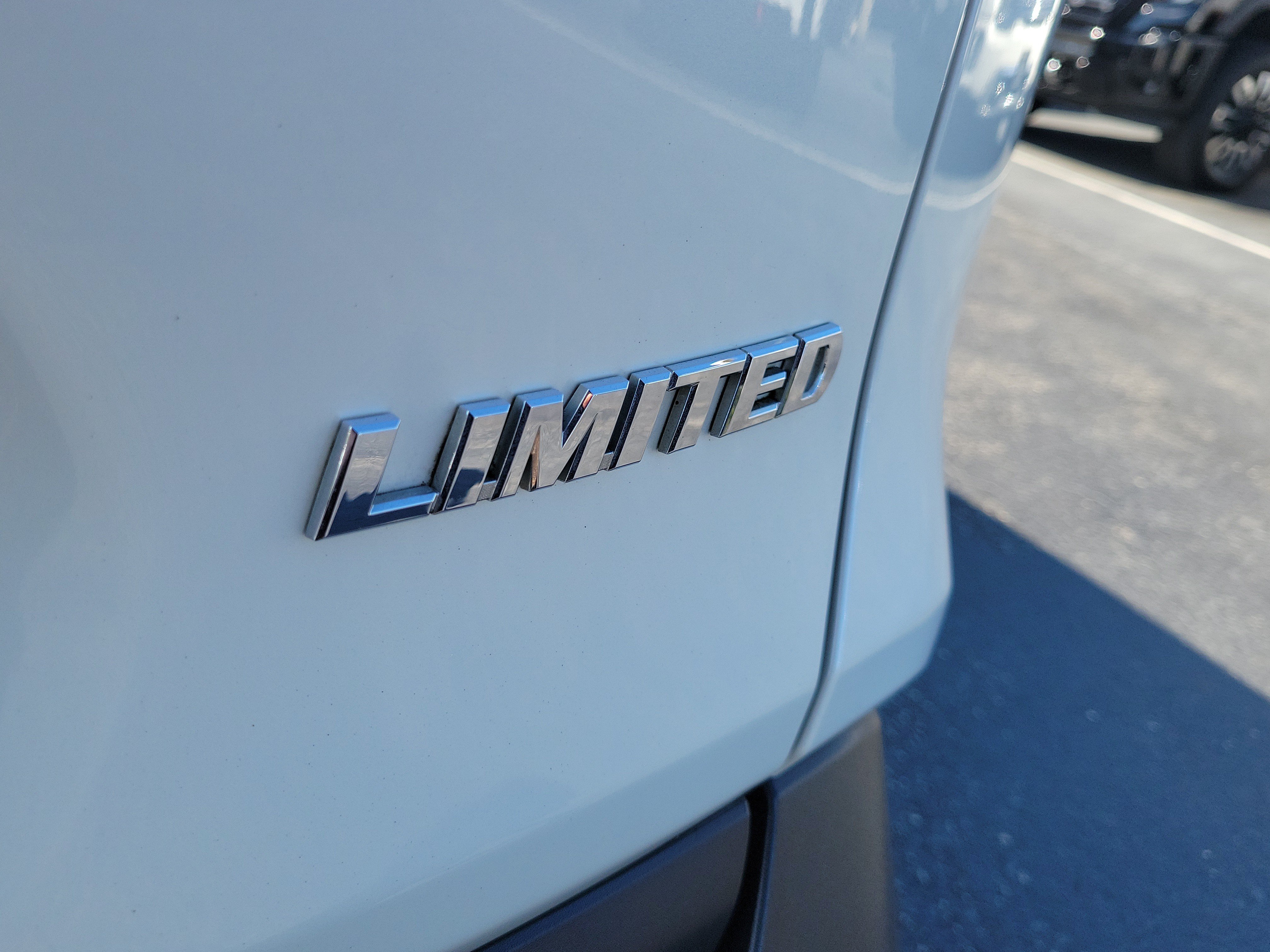 Used 2019 Toyota RAV4 Limited w/ Advanced Technology Package FWD image 10