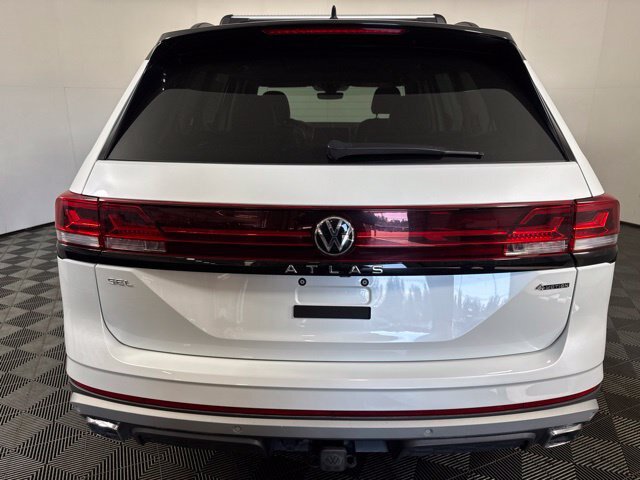 Used 2024 Volkswagen Atlas Peak Edition SEL AWD/4WD image 23