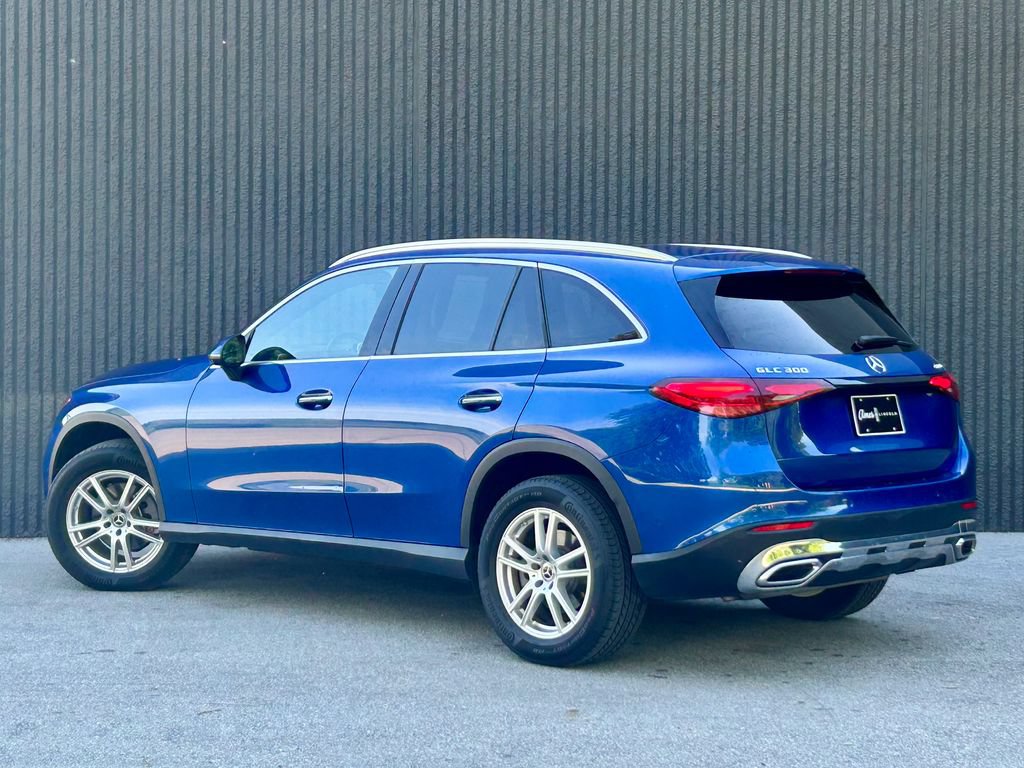 Used 2024 Mercedes-Benz GLC 300 4MATIC image 4
