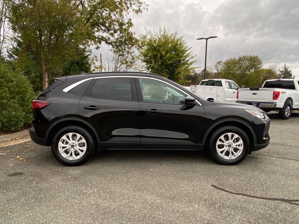 Certified 2023 Ford Escape Active w/ Tech Pack #2 image 3