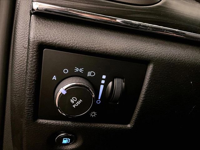 Used 2020 Jeep Grand Cherokee Limited AWD/4WD image 30