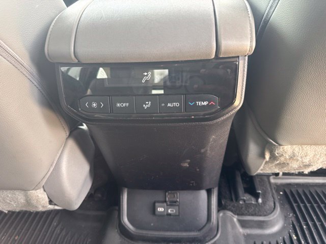Used 2023 Toyota Highlander XLE AWD/4WD image 24
