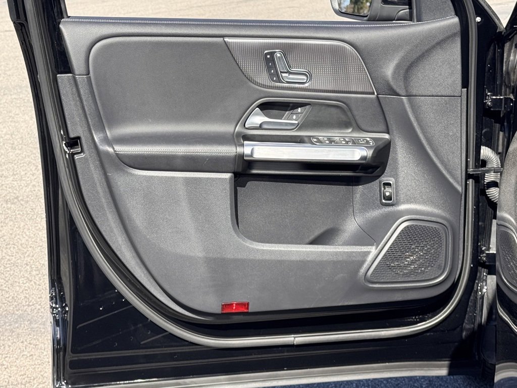 Used 2023 Mercedes-Benz EQB 300 300 image 16