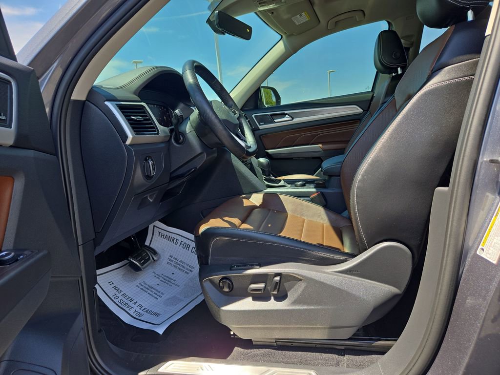 Used 2022 Volkswagen Atlas SEL Premium AWD/4WD image 16