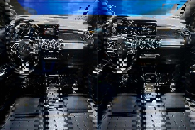 Used 2021 Mercedes-Benz GLB 250 w/ Premium Package image 16