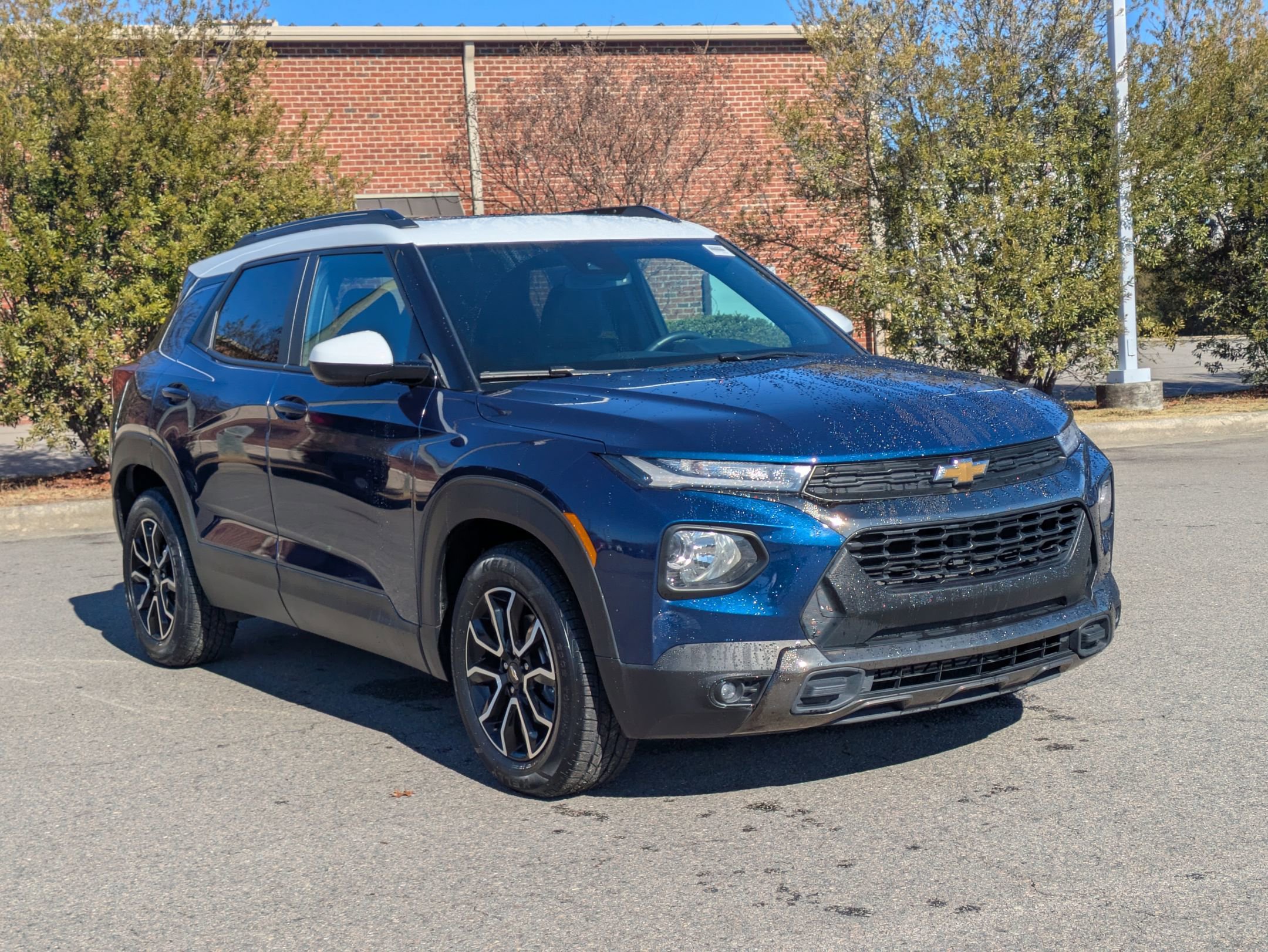 Used 2023 Chevrolet TrailBlazer ACTIV w/ Sun and Liftgate Package image 9