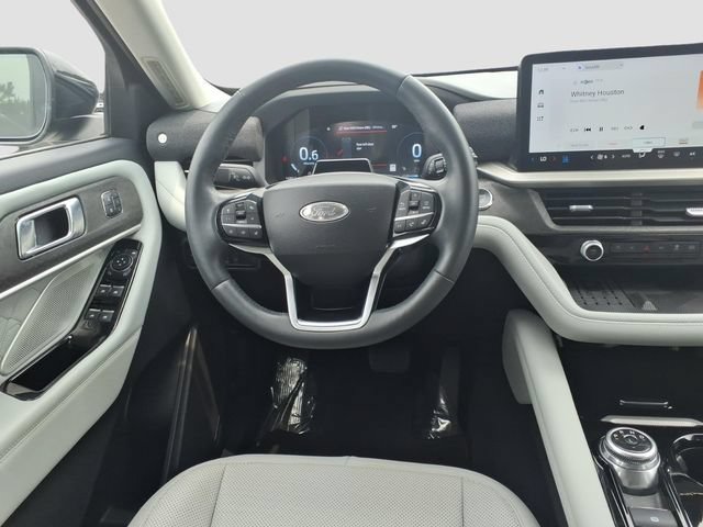 Certified 2025 Ford Explorer Platinum w/ Ultimate Package AWD/4WD image 14