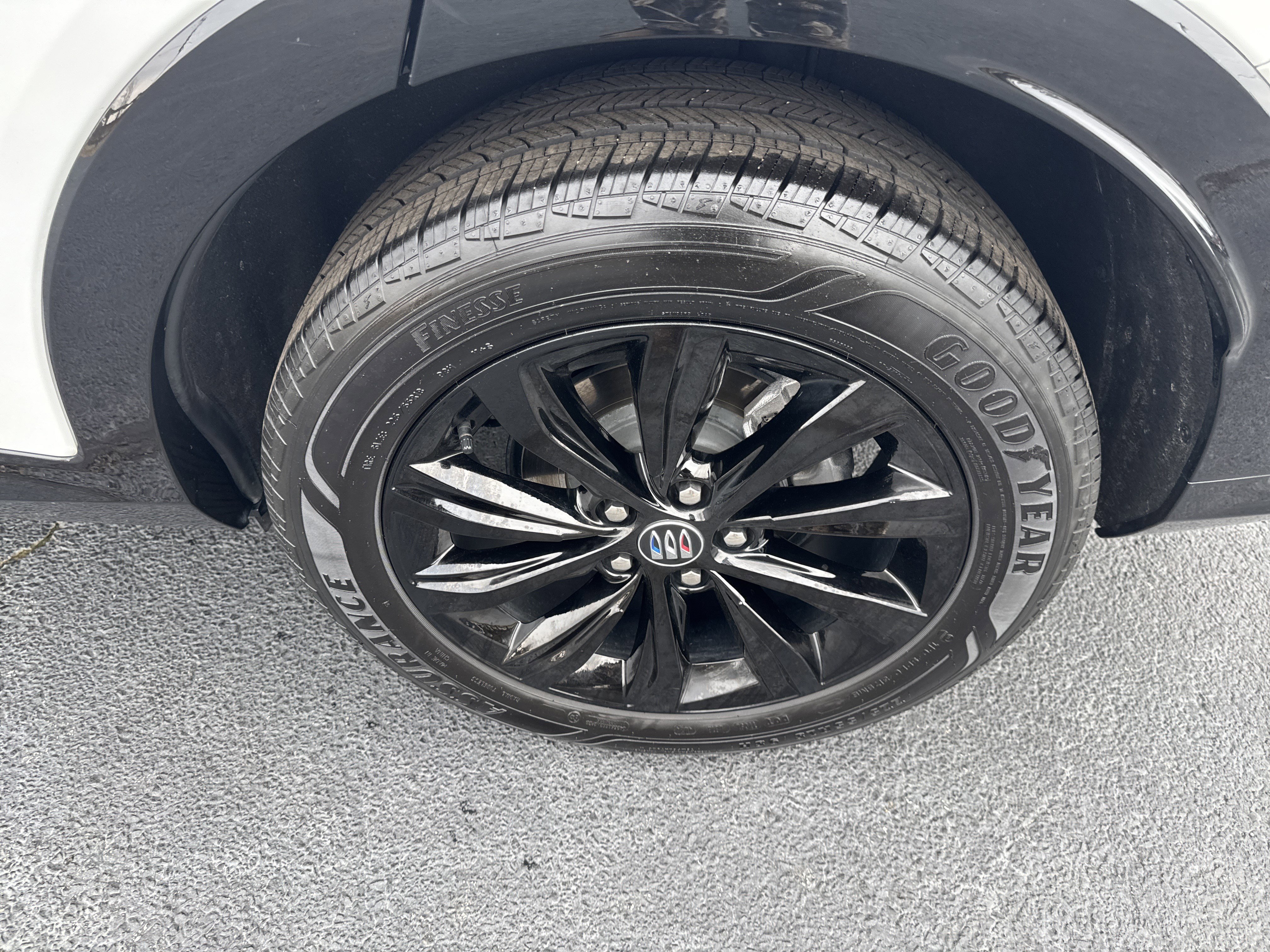 Used 2025 Buick Envista Sport Touring image 19