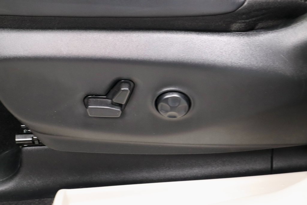 Used 2023 Chrysler Pacifica Touring-L image 26