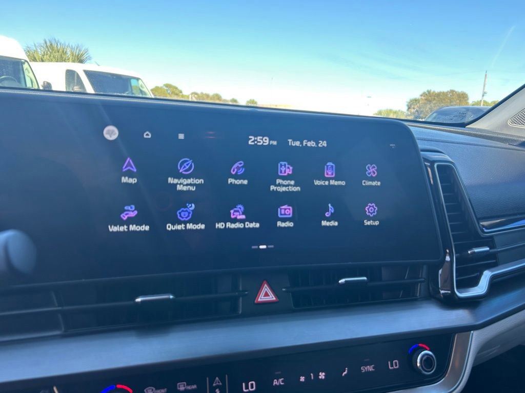 Used 2024 Kia Sportage EX image 13