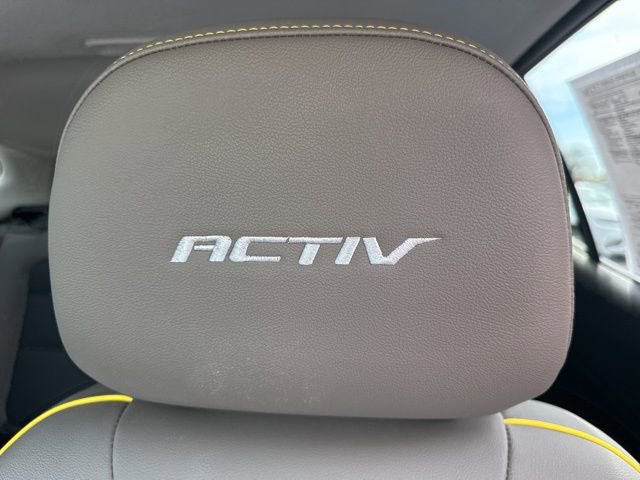 Used 2025 Chevrolet Trax ACTIV w/ Sunroof Package image 16