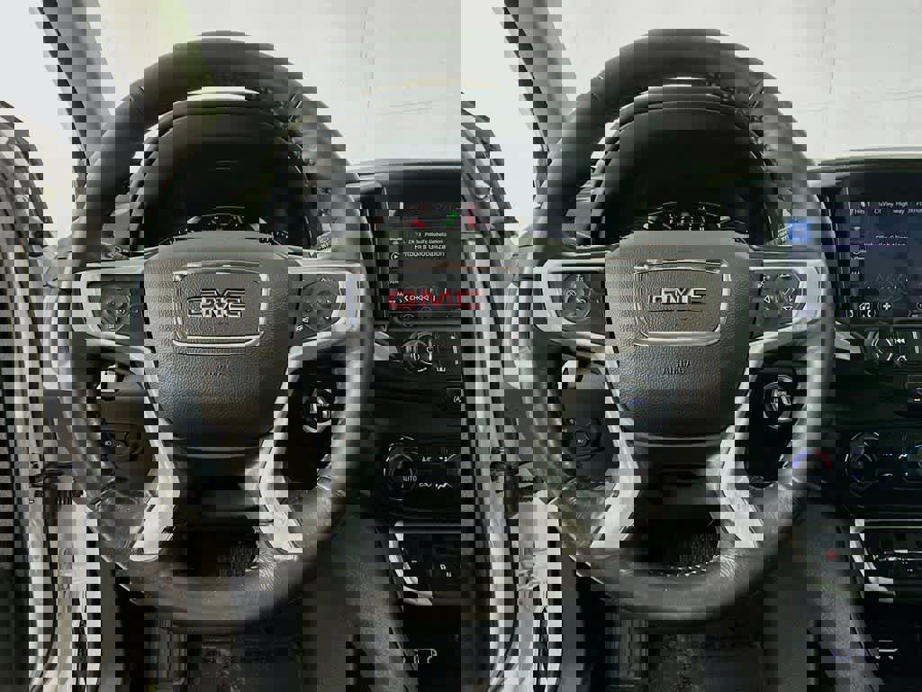 Used 2024 GMC Terrain SLT image 21