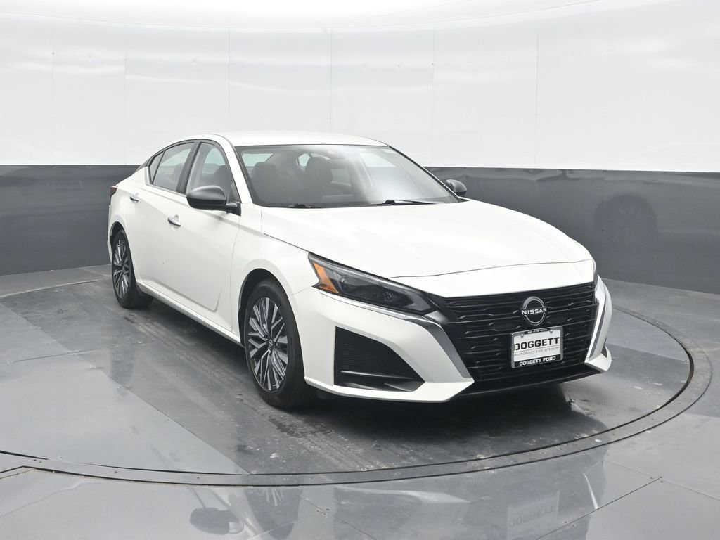 Used 2025 Nissan Altima 2.5 SV FWD image 9