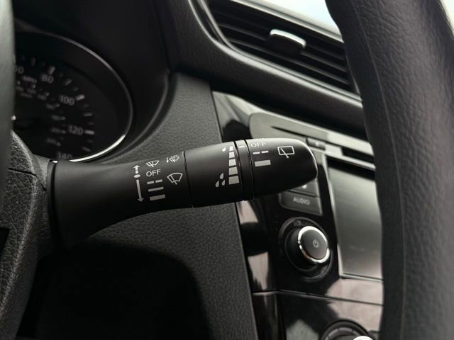 Used 2019 Nissan Rogue S image 23