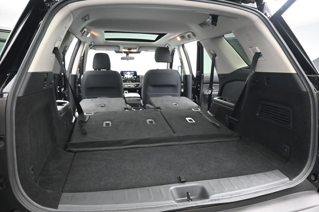 Used 2025 Nissan Pathfinder SV w/ SV Premium Package AWD/4WD image 25