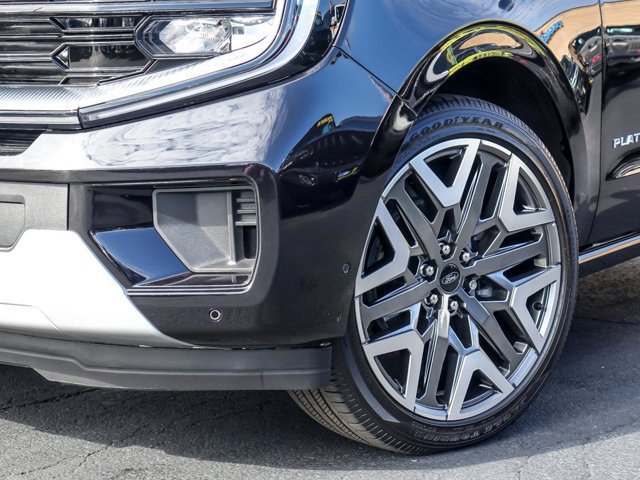 Certified 2025 Ford Expedition Platinum w/ Platinum Ultimate Package image 10