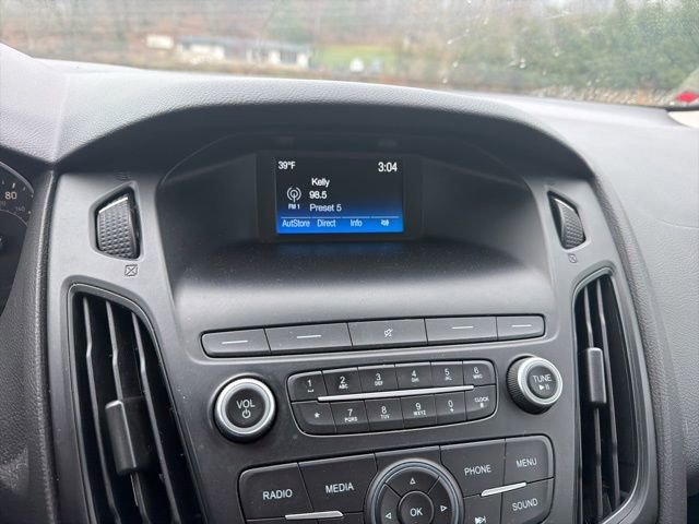 Certified 2018 Ford Focus SE w/ SE Appearance Package image 16