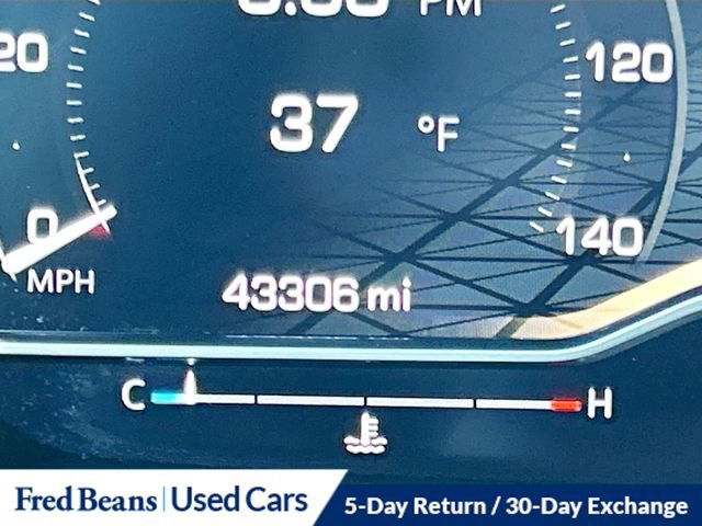 Used 2023 GMC Yukon XL SLT w/ SLT Luxury Package image 14