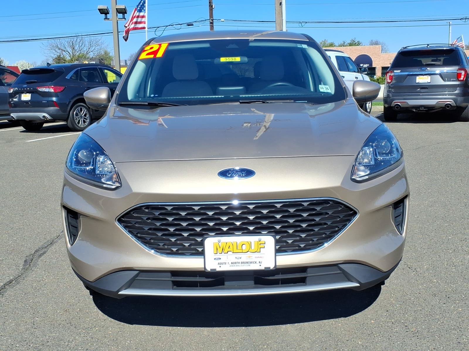 Certified 2021 Ford Escape SE w/ Convenience Package AWD/4WD image 2
