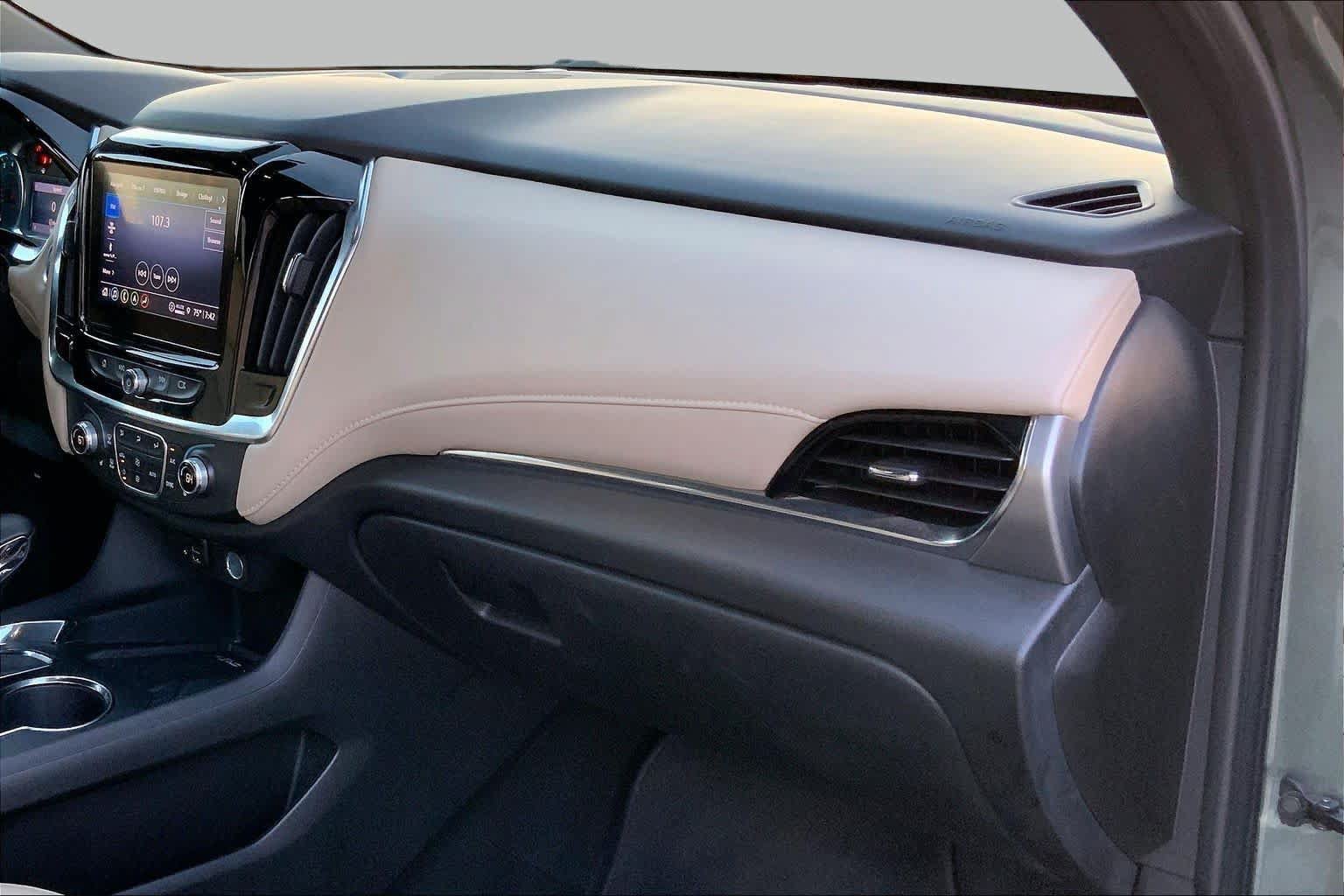 Used 2023 Chevrolet Traverse LT w/ LT Premium Package FWD image 17