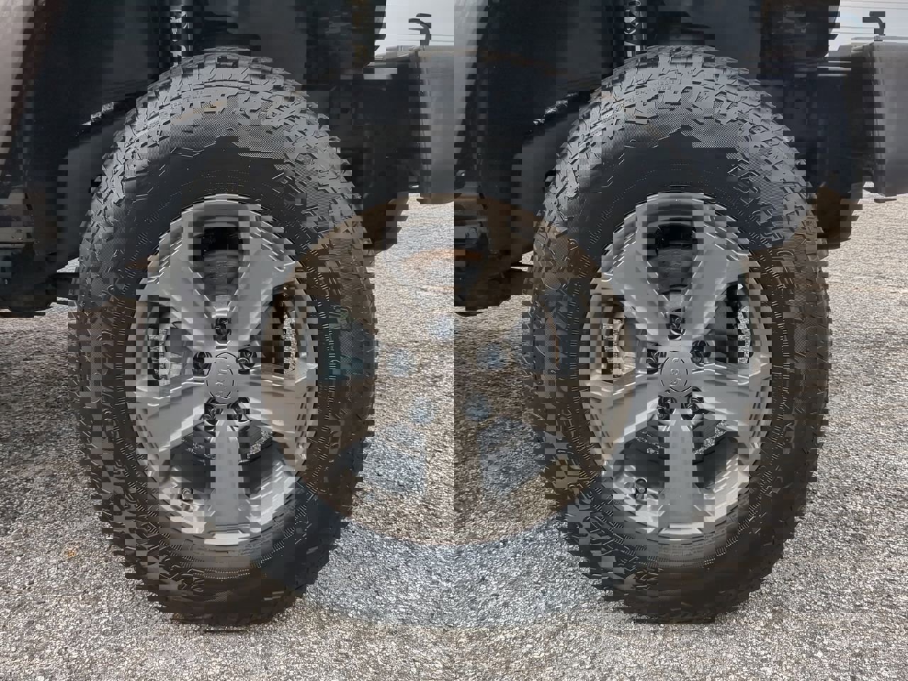 Used 2017 Jeep Wrangler Unlimited Sahara image 9