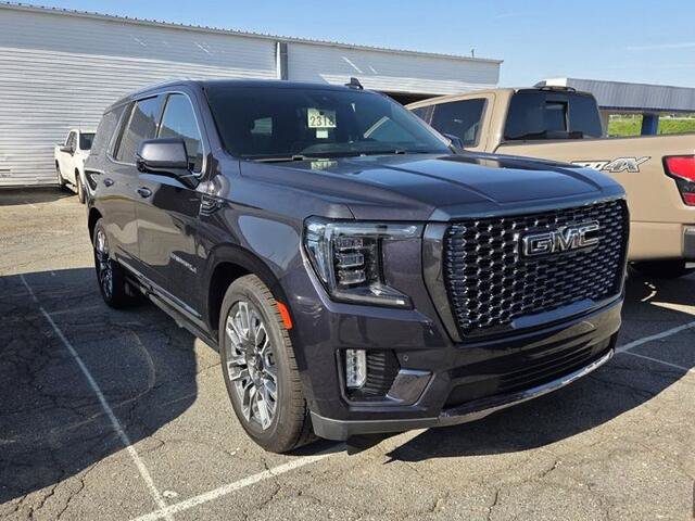 Used 2023 GMC Yukon Denali Ultimate AWD/4WD image 2