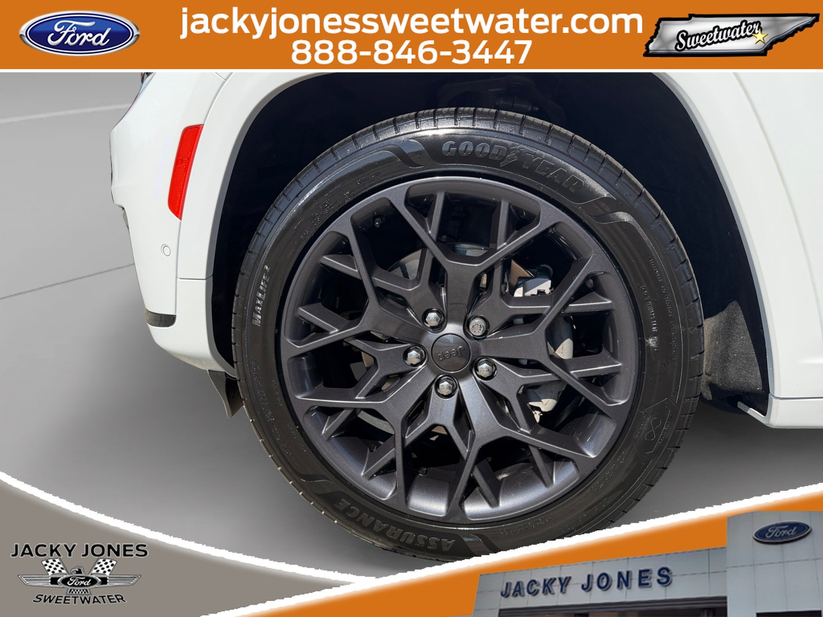 Used 2023 Jeep Grand Cherokee L Summit w/ Advanced Protech Group IV AWD/4WD image 9