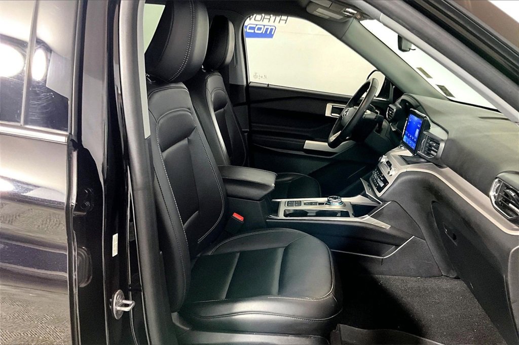 Certified 2024 Ford Explorer XLT w/ Equipment Group 202A image 6